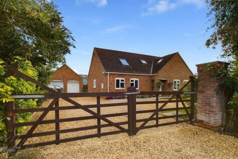 5 bed property, in Dog Drove North, £400,000