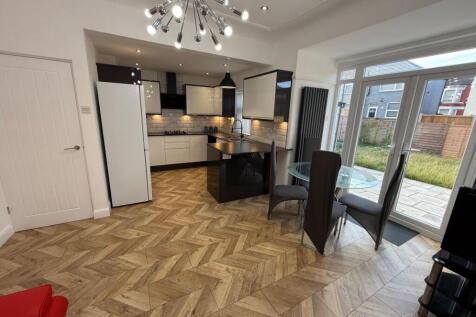3 bed property, in 18 Ventnor Road, £280,000