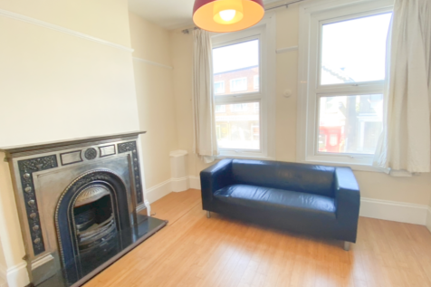 3 bed property, in Portland Mansions, £345,000