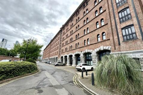 2 bed property, in Waterloo Road, £186,000