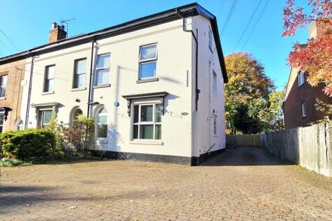 5 bed property, in Birmingham Road, £575,000