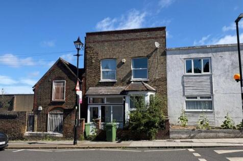 3 bed property, in 206 Hollydale Road, £650,000
