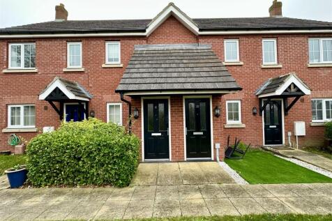 1 bed property, in Bishops Close, £120,000
