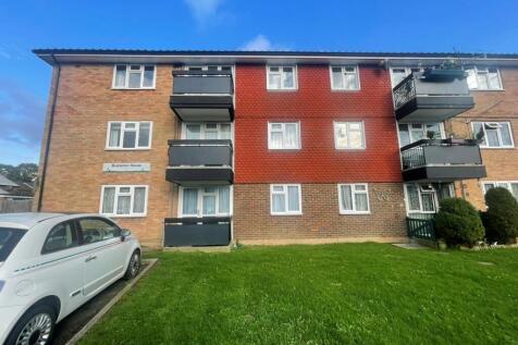 2 bed property, in Flat 6 Brampton House, £180,000