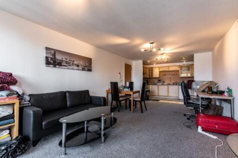 2 bed property, in 5/Abbey Court, £175,000