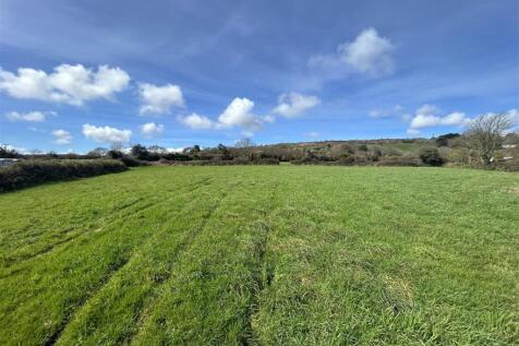 Land, in Trevarth, £200,000