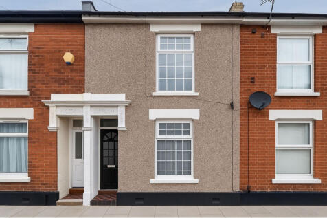 4 bed property, in Bramble Road, £300,000