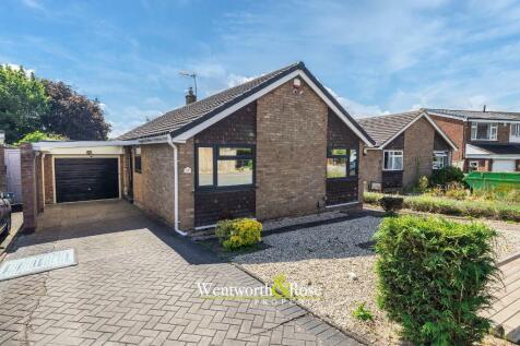 4 bed property, in Minley Avenue, £495,000