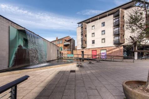 2 bed property, in 18/Benedictine Court, £160,000