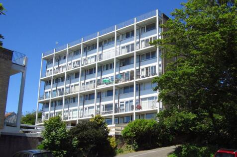 2 bed property, in Wolsey Gardens, £182,500