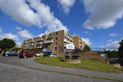 2 bed property, in Collingwood Court, £82,500
