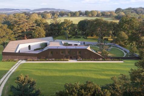 10 bed property, in Woodmancote, £1,400,000