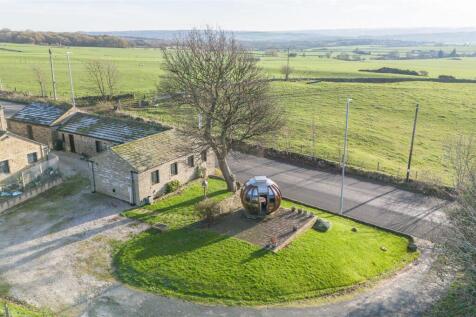 2 bed property, in The Mistles, £400,000