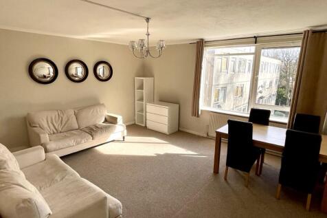 3 bed property, in Carlton Drive, £505,000