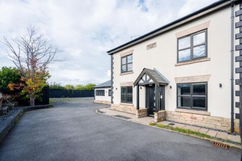 5 bed property, in Lowry Hill Lane, £950,000