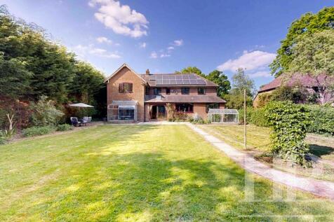 5 bed property, in Horley Road, £825,000