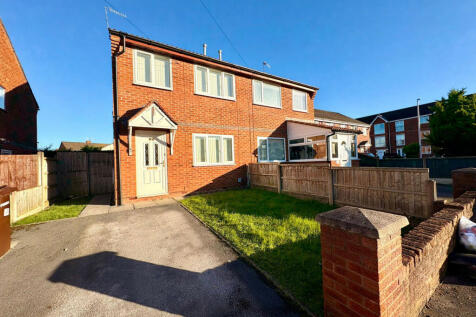 3 bed property, in Christleton Close, £185,000