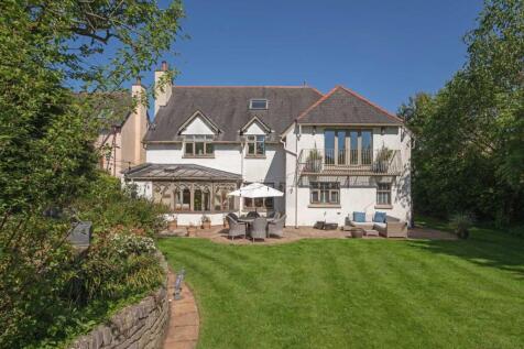 5 bed property, in 2 Tudor Gardens, £875,000
