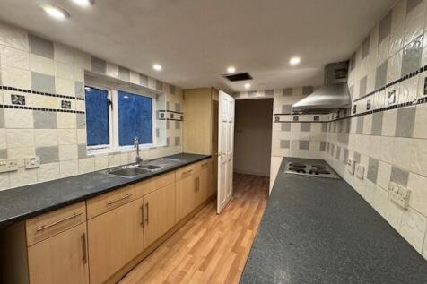 Studio, in Lyndhurst Road, £99,995