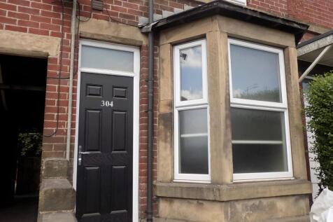 5 bed property, in Queens road, £235,000