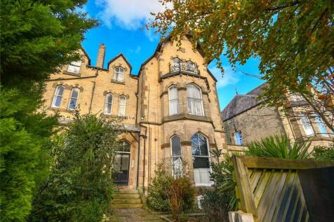 1 bed property, in Park Road South, £110,000