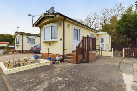2 bed property, in Frodsham Park Homes, £118,000