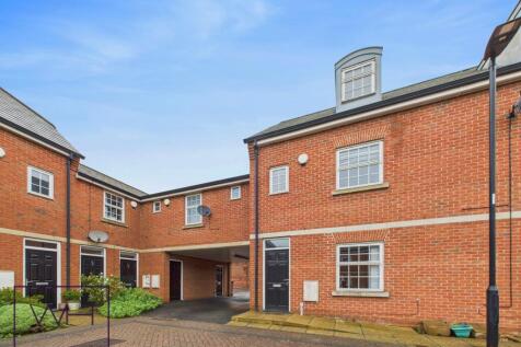 4 bed property, in Hamilton Mews, £220,000