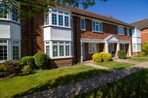 2 bed property, in Cranbrook Court, £274,950