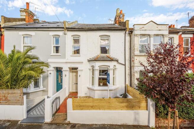 3 bed property, in Grove Road, £950,000
