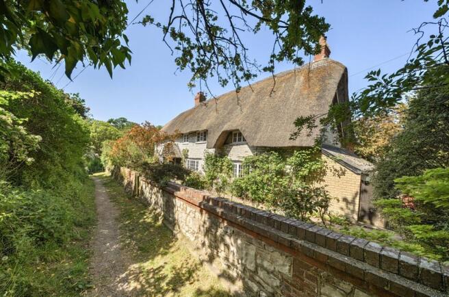 6 bed property, in Cues Lane, £850,000