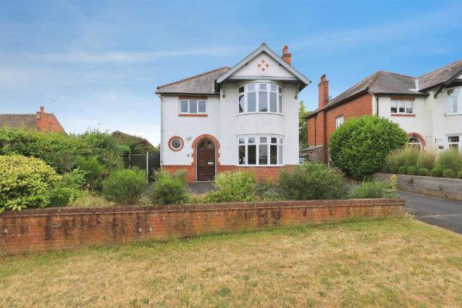 4 bed property, in Stourbridge Road, £500,000