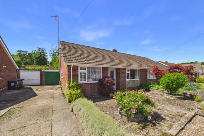 3 bed property, in Oxenden Way, £350,000