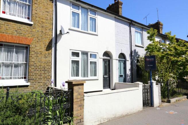 2 bed property, in East Street, £274,000