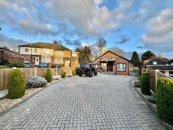 3 bed property, in Preston Gardens, £525,000