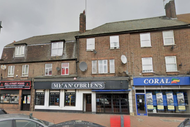 2 bed property, in Goresbrook Road, £82,000