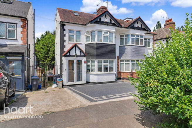 4 bed property, in Westview Drive, £700,000