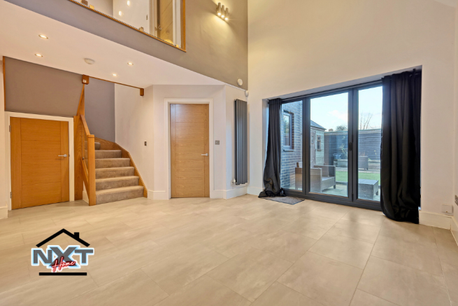 3 bed property, in Cobham Road, £699,995