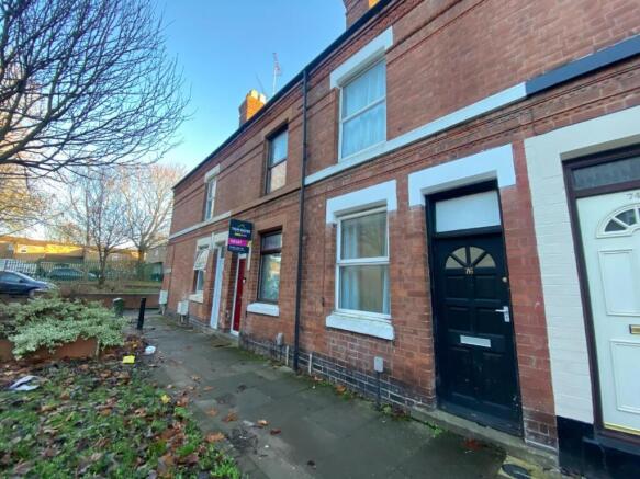 2 bed property, in Winchester Street, £150,000