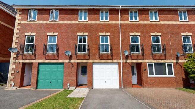 3 bed property, in Heol Dewi Sant, £310,000