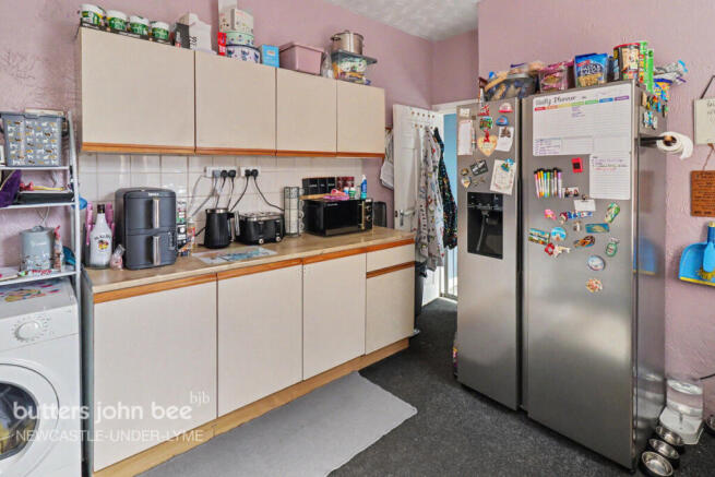 3 bed property, in London Road, £99,000