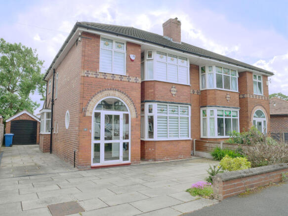 3 bed property, in 17 Highcrest Avenue, £450,000