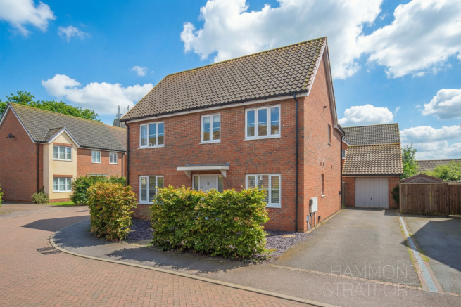 4 bed property, in Serotine Avenue, £425,000