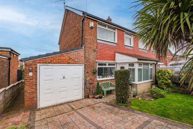 3 bed property, in Wilding Way, £205,000