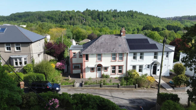 4 bed property, in Park Lane, £425,000