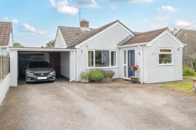 3 bed property, in Beer Hackett, £465,000