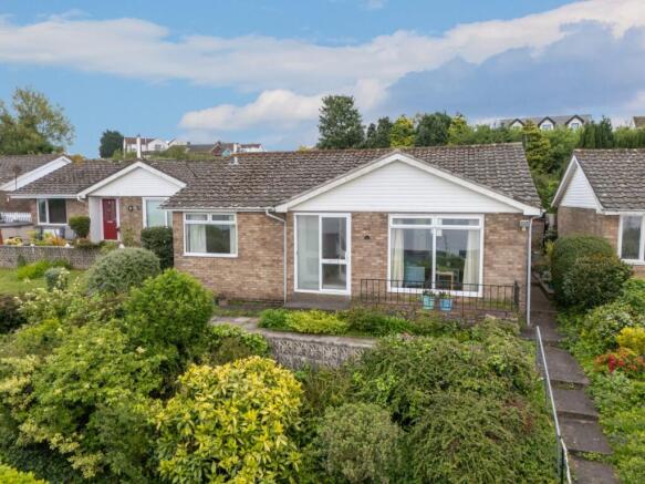 3 bed property, in Admirals Walk, £375,000