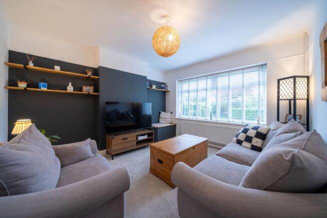 3 bed property, in Heathfield Road, £325,000
