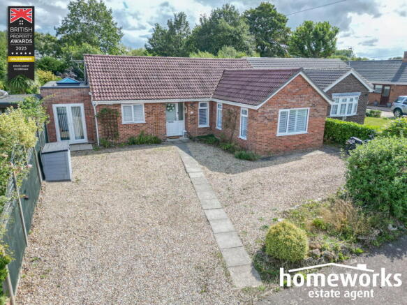 3 bed property, in Cedar Close, £350,000