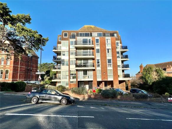 2 bed property, in Granville Road, £350,000
