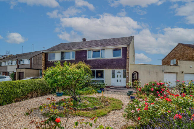 3 bed property, in Paulman Gardens, £420,000